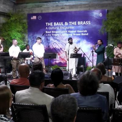 বাউল শিল্পীদের সঙ্গে 'আল্লাহ মেঘ দে, পানি দে' গাইলেন মার্কিন ব্যান্ড শিল্পীরা